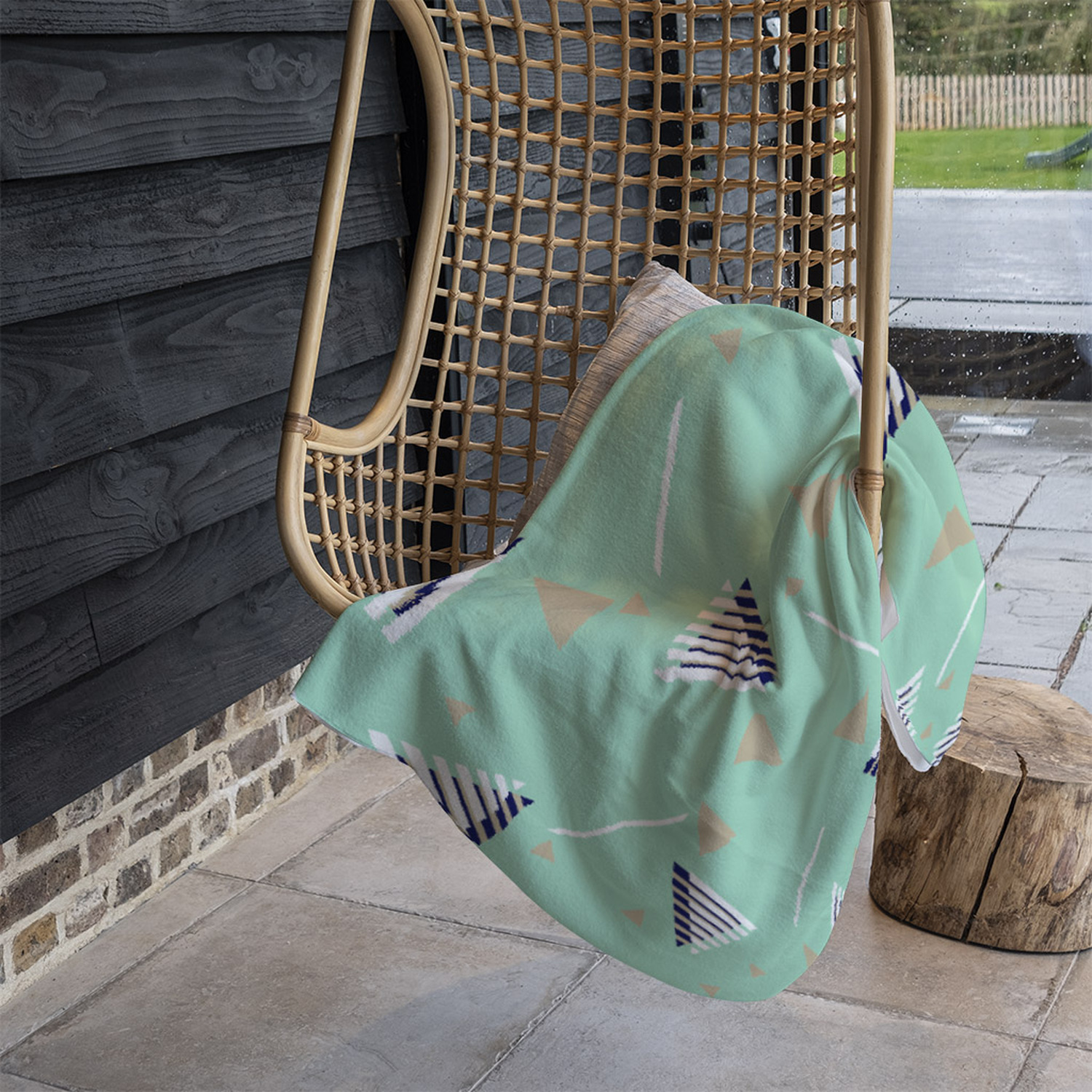 Geometric Triangle Stripes Blanket - Green