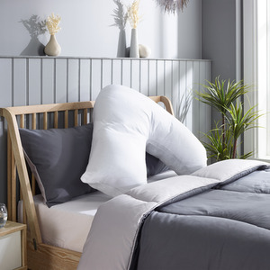 Slumberdown V Shape Pillow