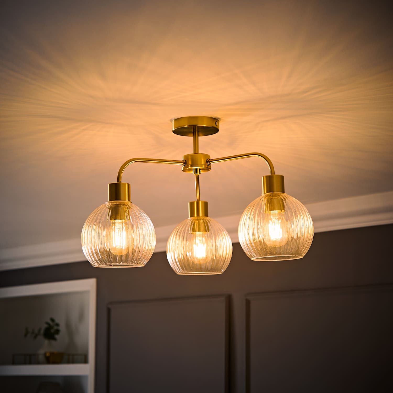 ValueLights Unisex Maddison Clear Ribbed Glass Globe Shades 3 Arm Ceiling Light in Gold
