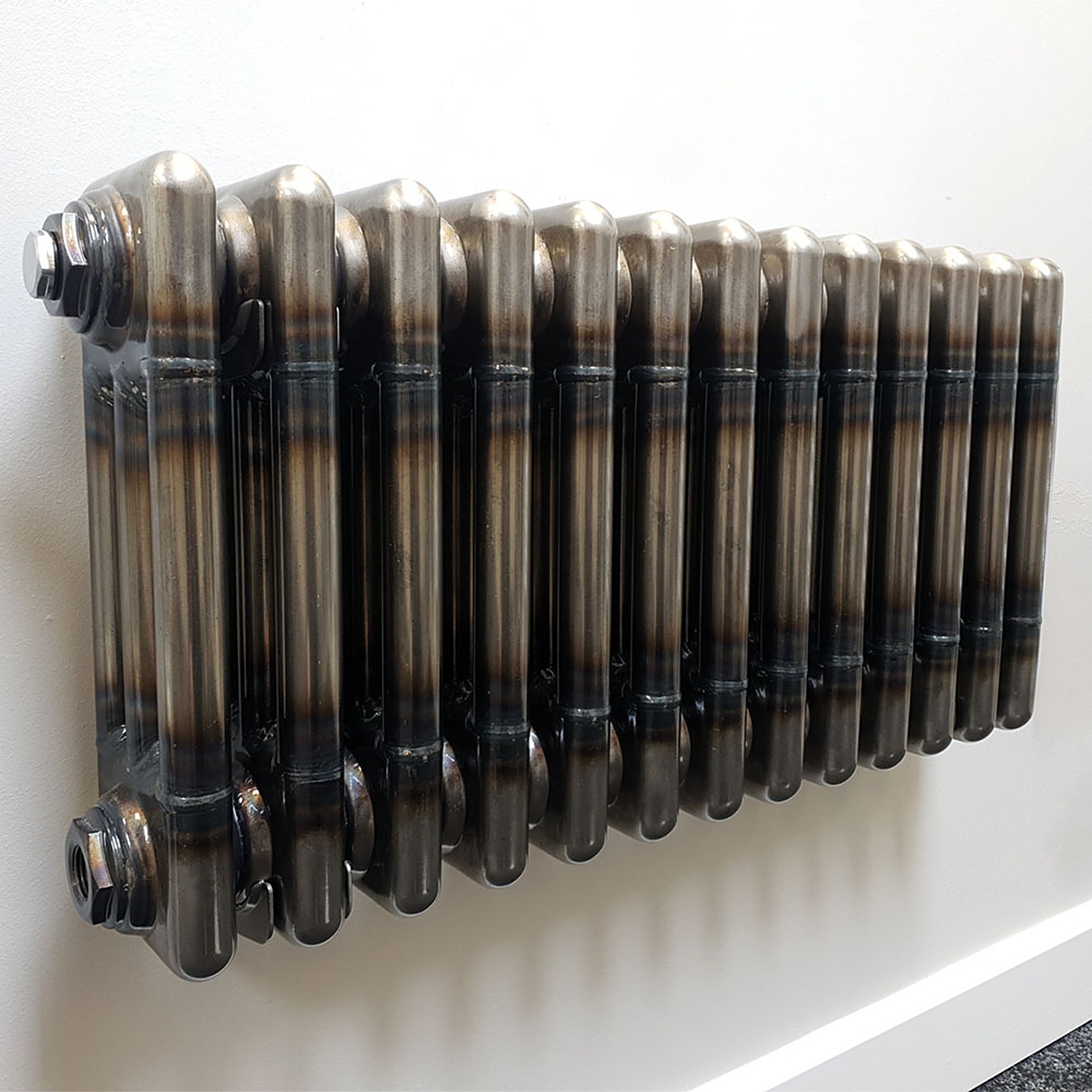 B&Q - Bare Metal Lacquer Horizontal 3 Column Traditional Radiator 300mm (H) X 605mm (W) - Image 2