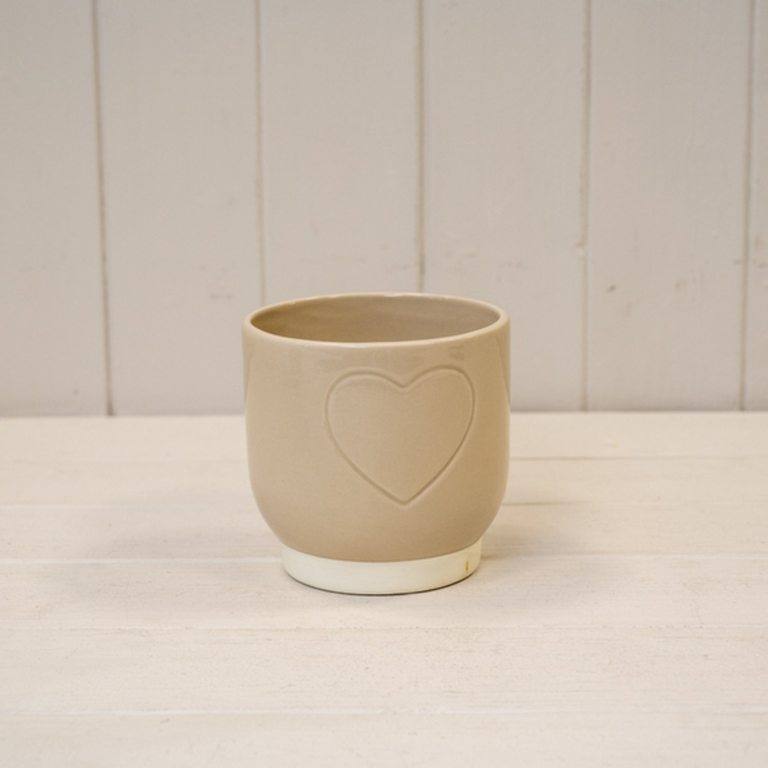 Kdmd Sturdy Cream Debossed Heart Pot - Cream