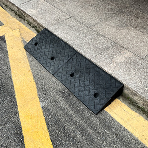 Striped Rubber Non-Slip Car Ramp