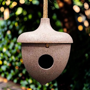 Earthy Nut Husks Hanging Acorn Birdhouse 18.7cm
