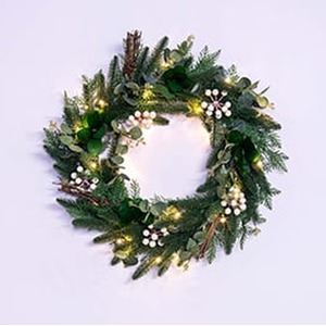 Pre-lit Decorated PE Pine Wreath with White Berries
