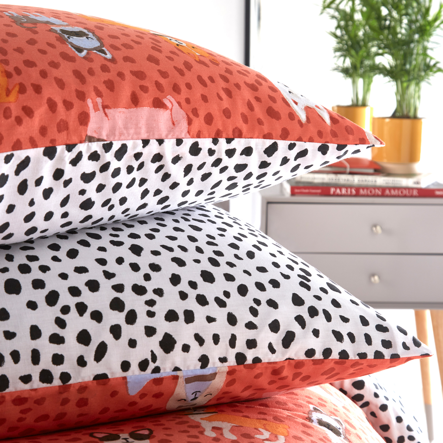 Reversible Dogs Duvet Cover Set - Coral Single