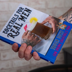 Cocktails For Real Men Gift Book - Joke Gift For Men
