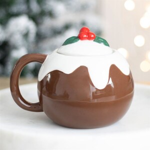 Christmas Pudding Mug With Holly Leaf Lid