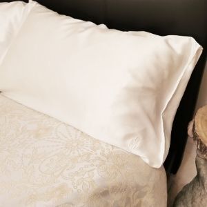 white White Mulberry Silk Pillowcase  shot 18639439