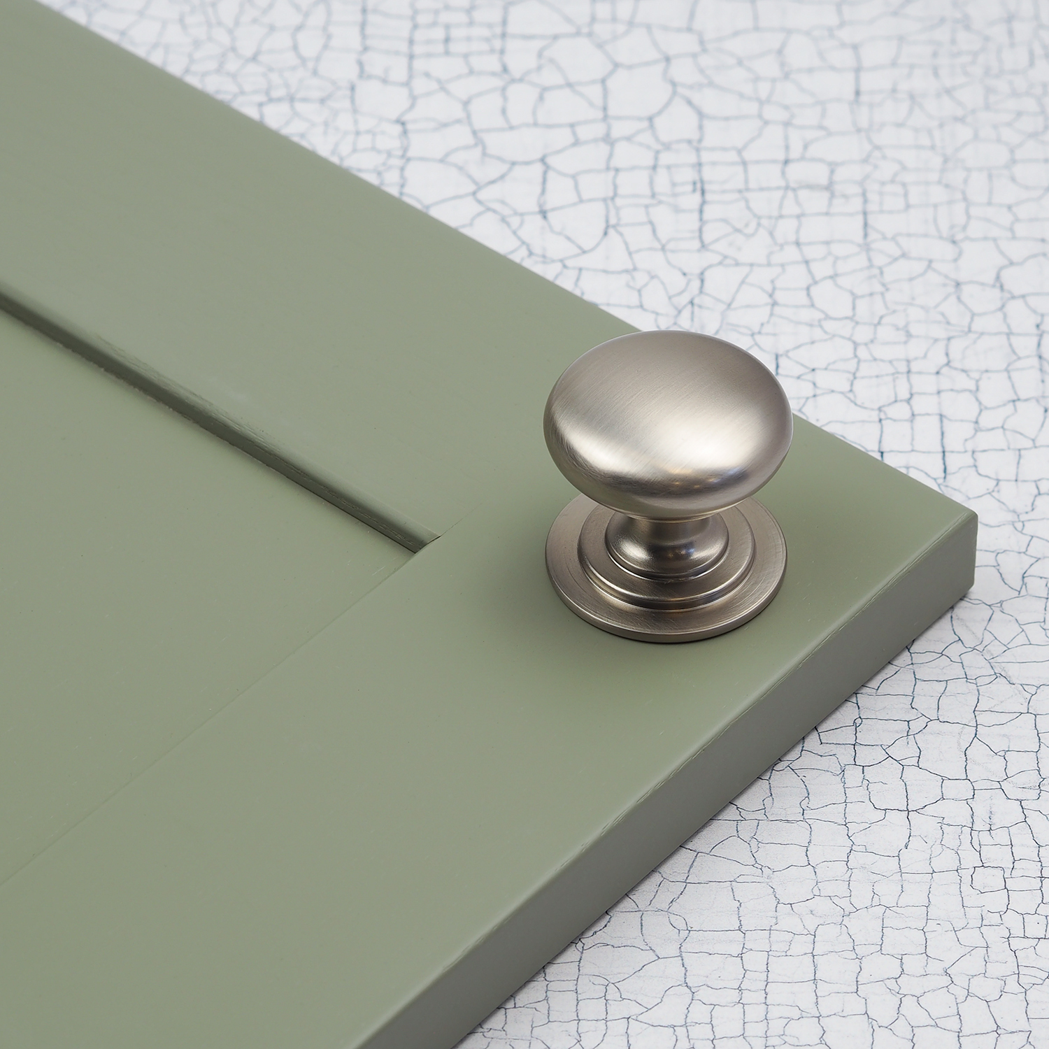 Handle & Home Classic Stepped Rose Round Knob - Brushed Nickel / 42Mm