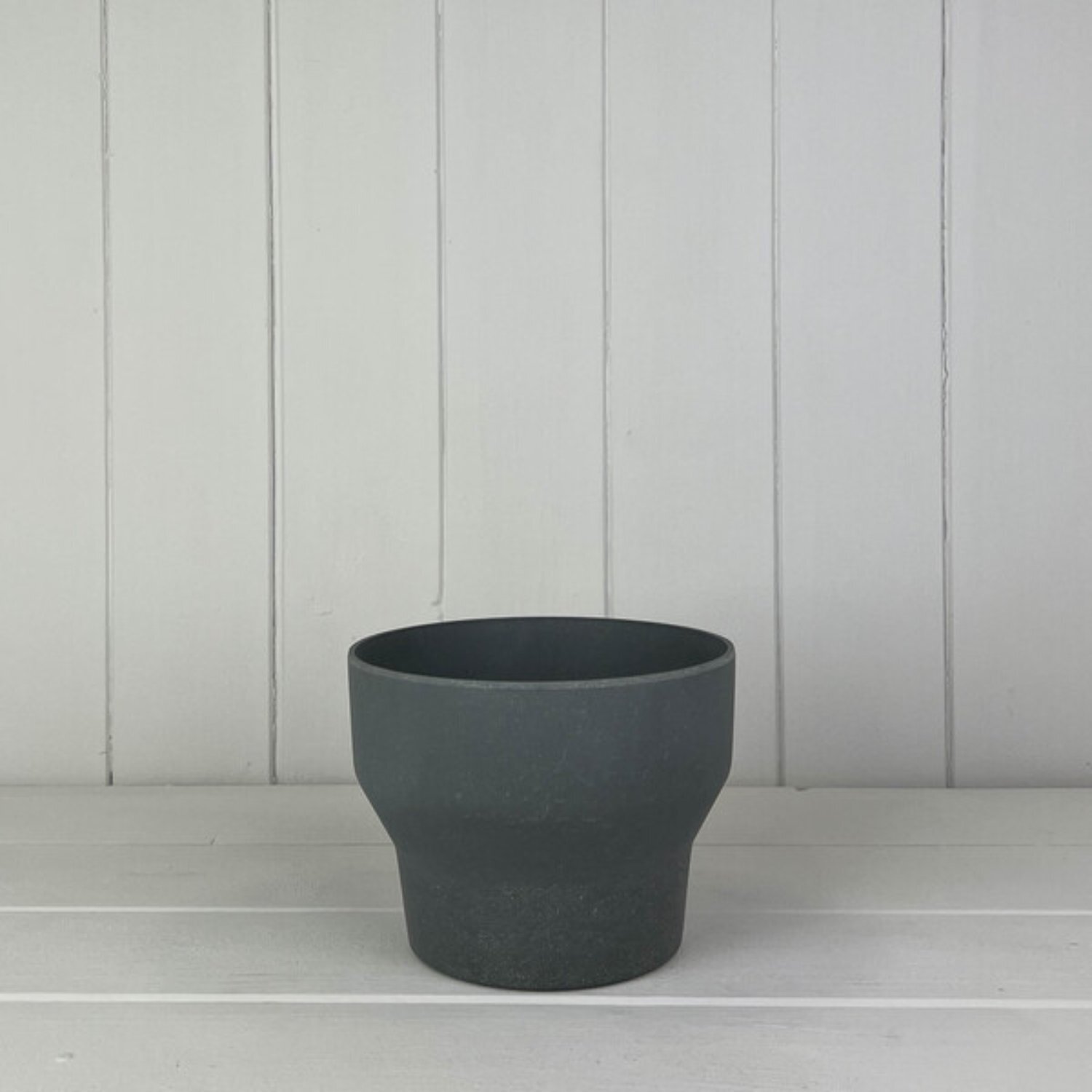KDMD Earthy Anthracite Bamboo Minimalist Pot in Grey