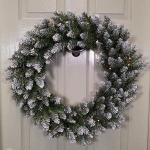 Snow Tipped Christmas Wreath with 160 Bullet Tips