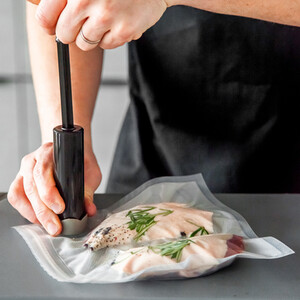 MasterClass Food Vacuum Sealer with 4 Reusable Food Bags 24 x 24cm
