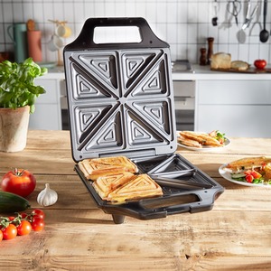 4 Slice Sandwich Toaster with Non-Stick Plates