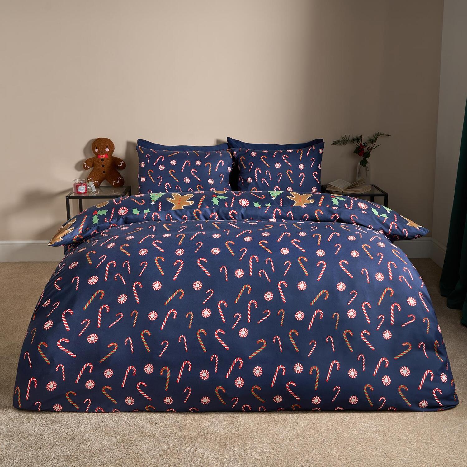 OHS Gingerbread Man Reversible Bedding Set Duvet Cover with Pillowcase in Navy | Size: Single