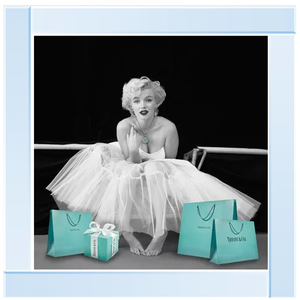 Marilyn Shopping Spree Glitter Liquid Wall Art Dcor