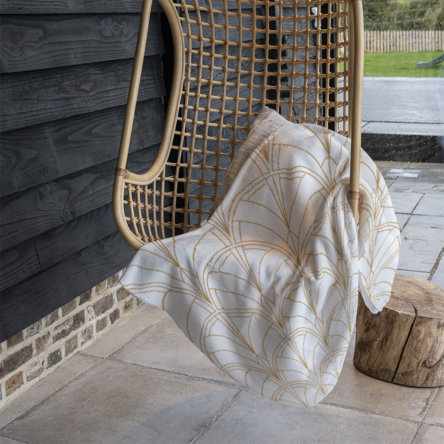 Vintage Minimalistic Blanket - Gold