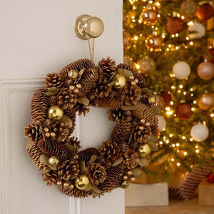 Gold Balls Berries Wreath
