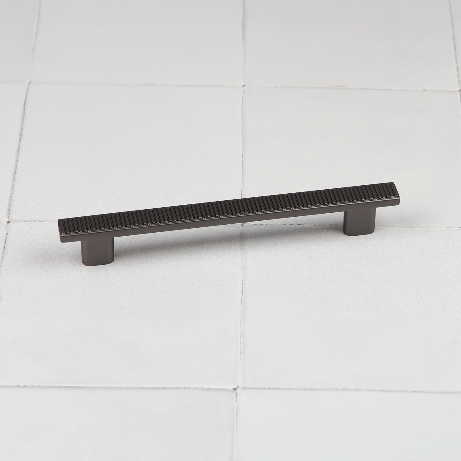 Handle & Home Ribbed Detailing Handles And Coordinating Knobs - Anthracite Grey / 128Mm Handle