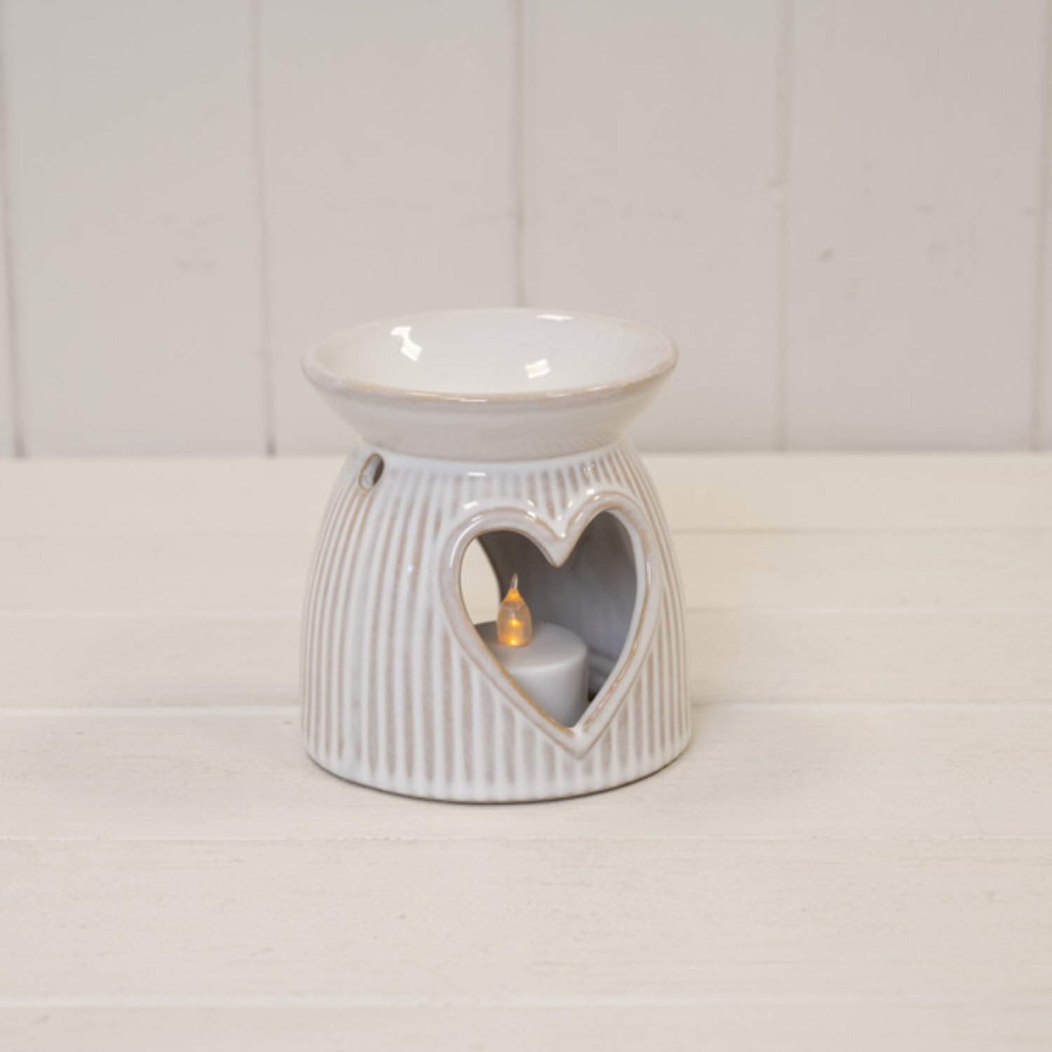 Kdmd Natural Ceramic Oil Burner With Cut Out Heart Detail