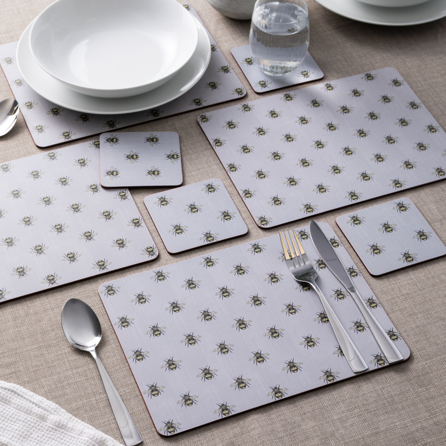 Image of CREATIVE TOPS COUNTRY BEE PLACEMAT AND&hellip;