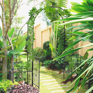 Outsunny Metal Garden Arbor Arch