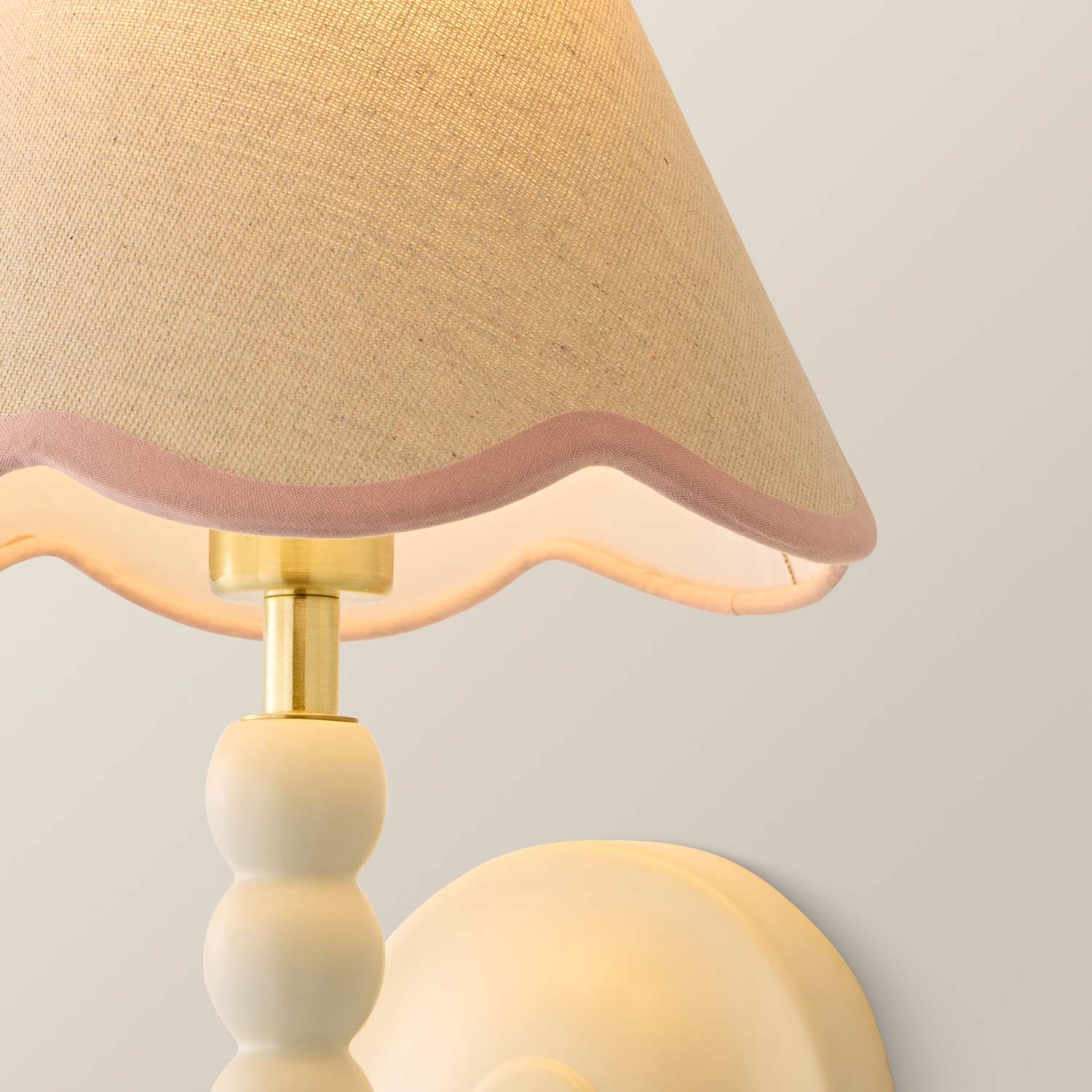Valuelights Bobbin Cream Wall Light With Trim Scallop Shade - Rose Pink / 0