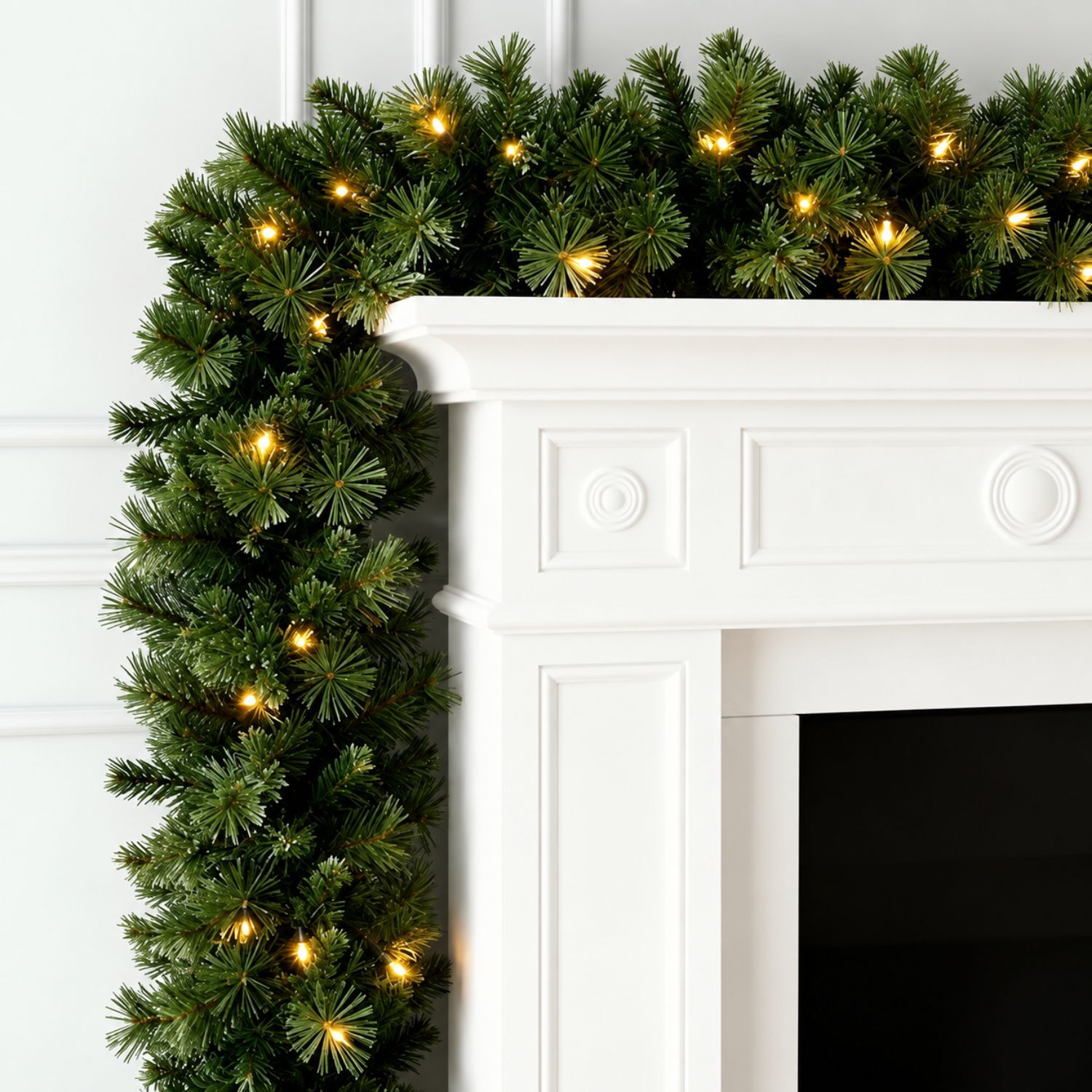 Globrite 2.7M Pre-Lit Christmas Garland With 40 Led - Green With 40 Led