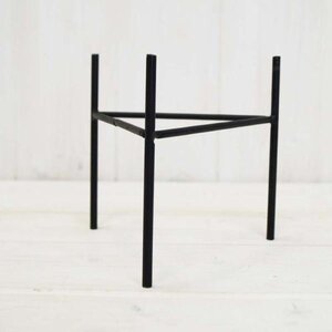 Sturdy Metal Tripod Pot Stand