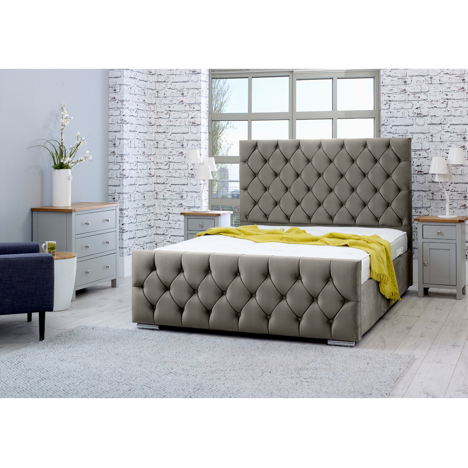 Simply Eleganza - Macono Plush 4 Inch Solid Thick Bed Frame With Chesterfield Headboard - Grey / King thumbnail