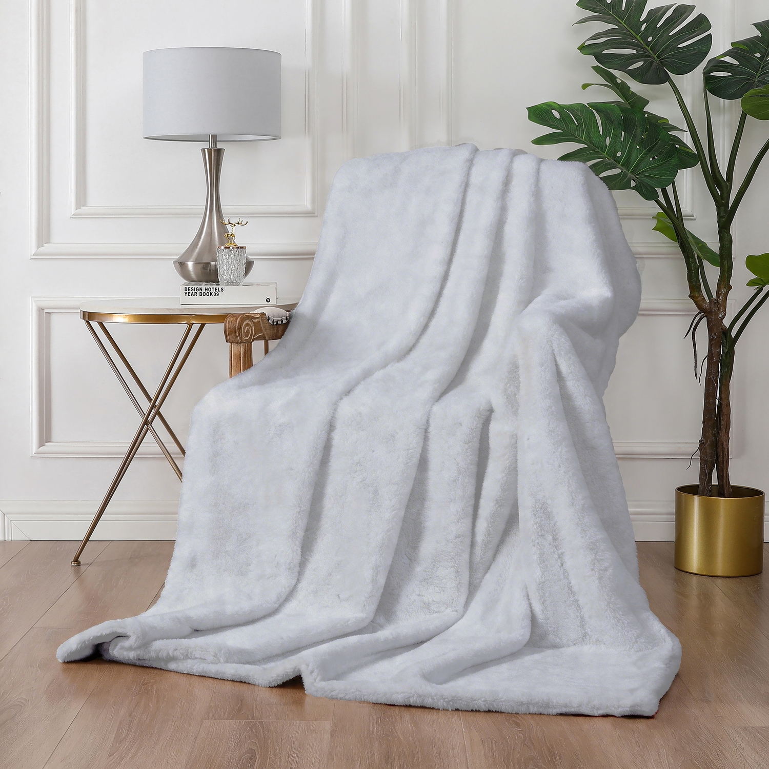 Rapport Home Shadow Faux Fur Blanket Throw (150x200 cm) in Silver | Size: 150 cm × 200 cm