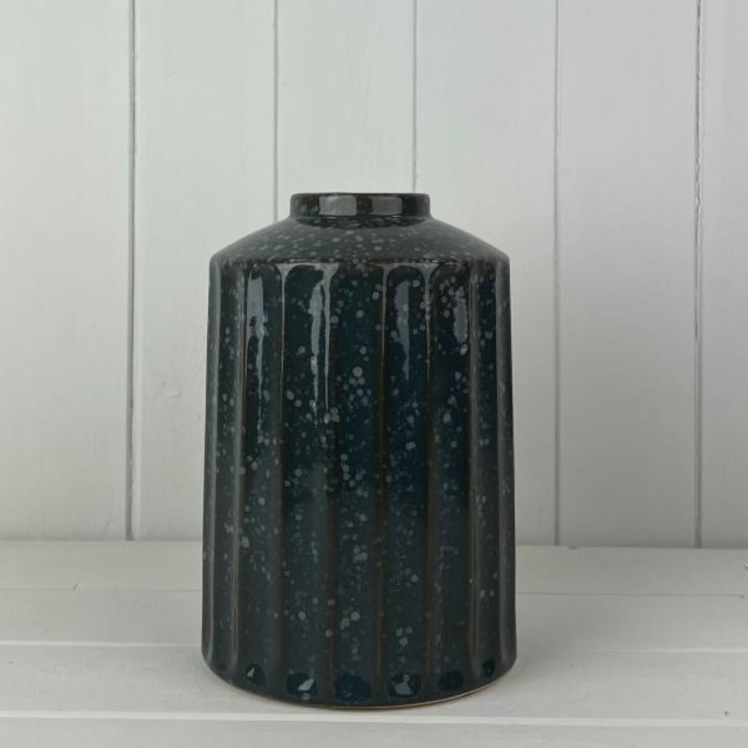 Kdmd Classic Green Sleek Glossy Vase For Home Decor - Dark Green
