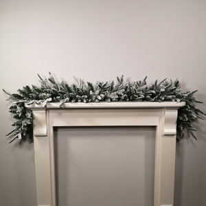 Lapland Flocked Garland with Snowflocked Tips
