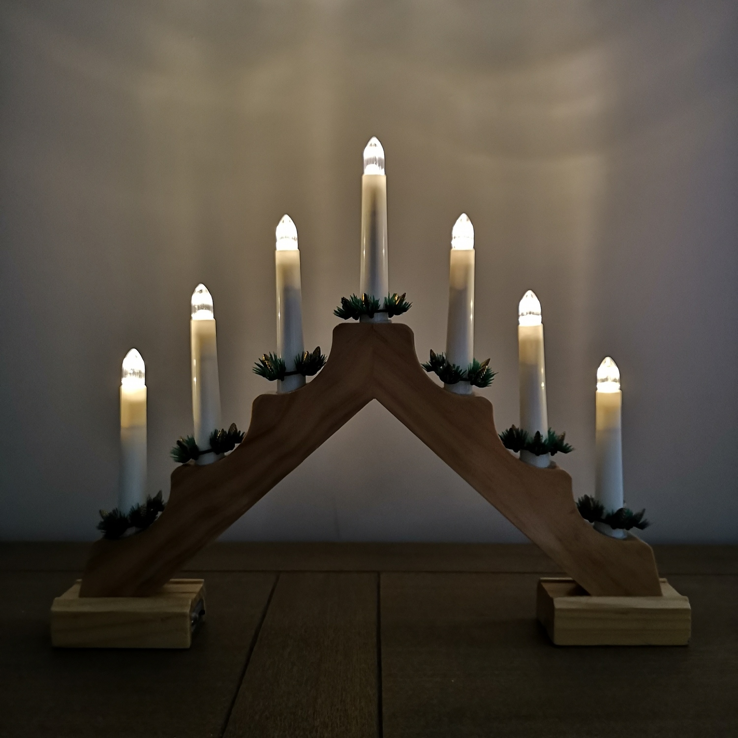 Premier Christmas Candle Bridge with 7 Bulbs in Light Wood Battery Operated - Neutral