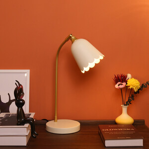 Scalloped Table Lamp
