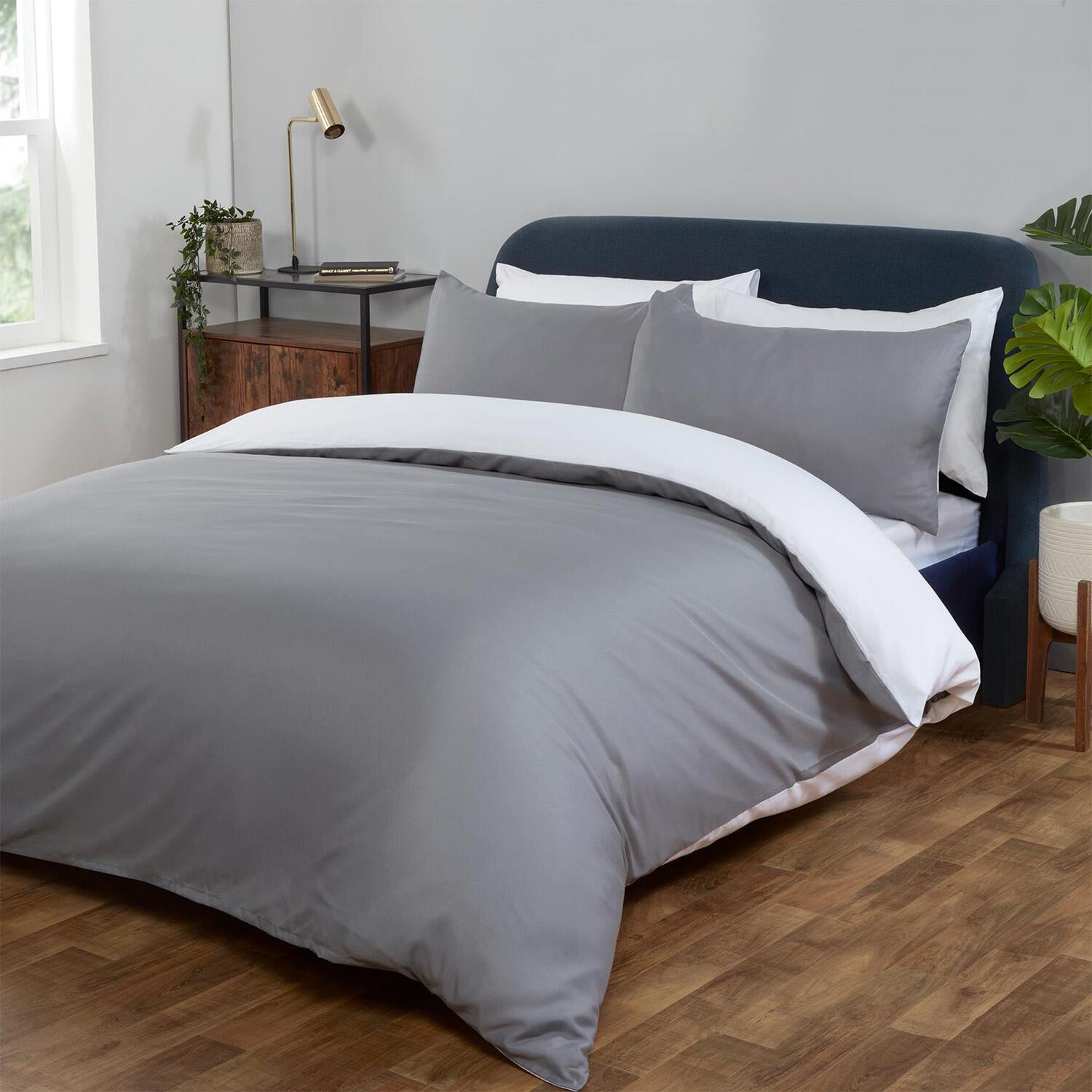 Reversible Duvet Cover Bedding Set - White & Grey / King size
