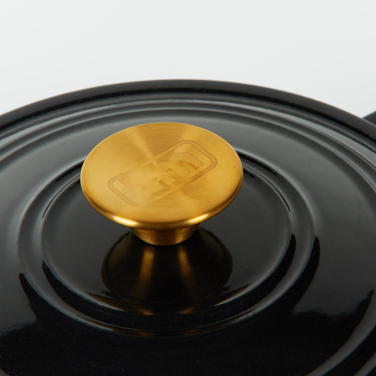 Kitchen Master Black Round Casserole Dish With Lid - Black 20cm