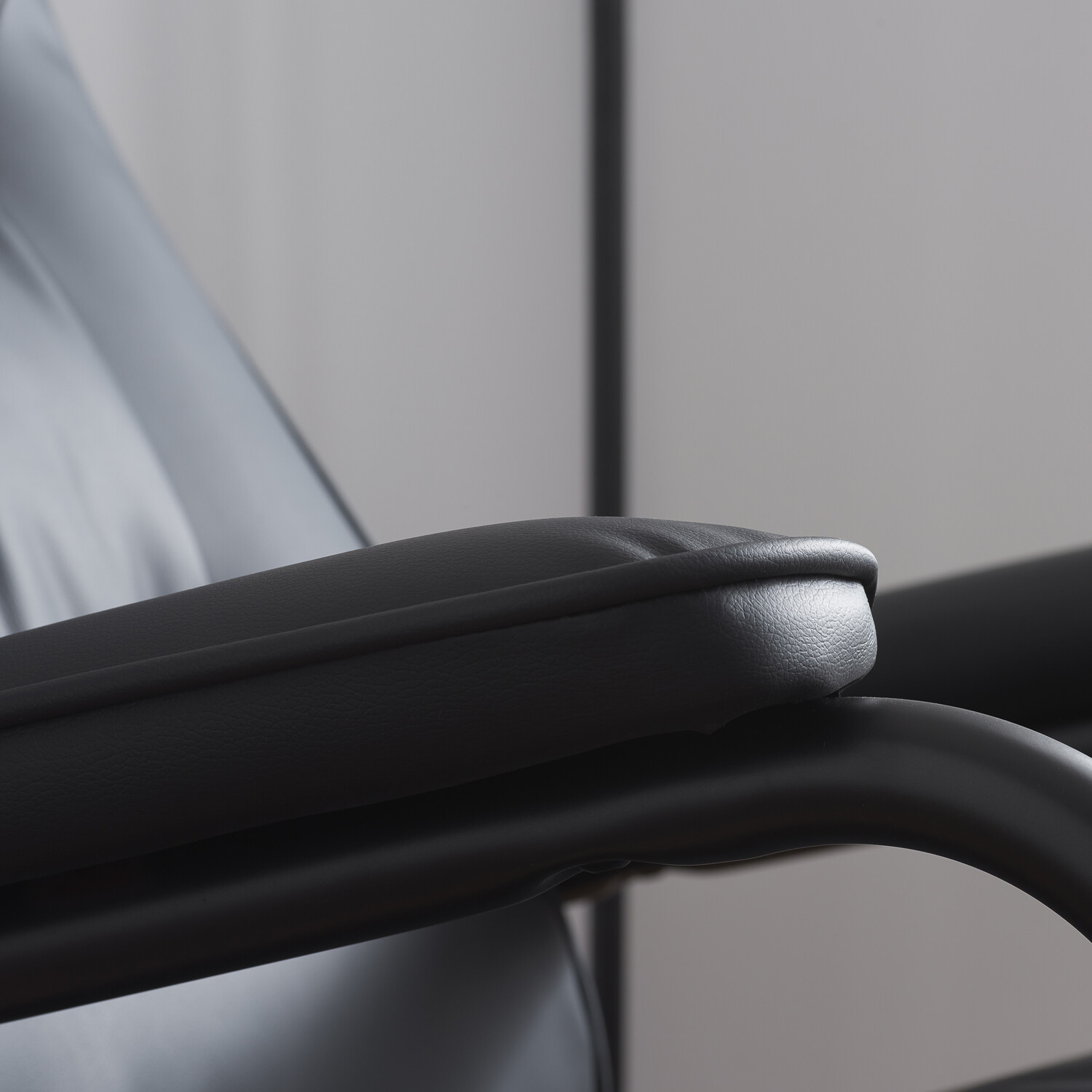Memphis Swivel Chair - Black