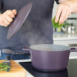 MasterClass 2.5L Cast Aluminium Casserole Dish with Lid, Non-Stick, Purple, 20cm