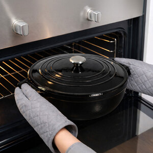 Toque Cast Iron Enamel Dutch Oven Casserole Pot Self Basting Black