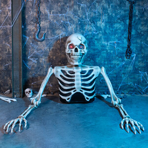 Giant Skeleton Groundbreaker Decoration