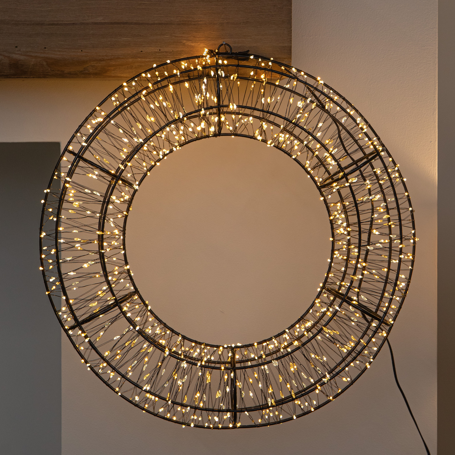 B&Q - 38Cm Light Up 3D Metal Christmas Wreath With 960 Warm White Leds - Image 4