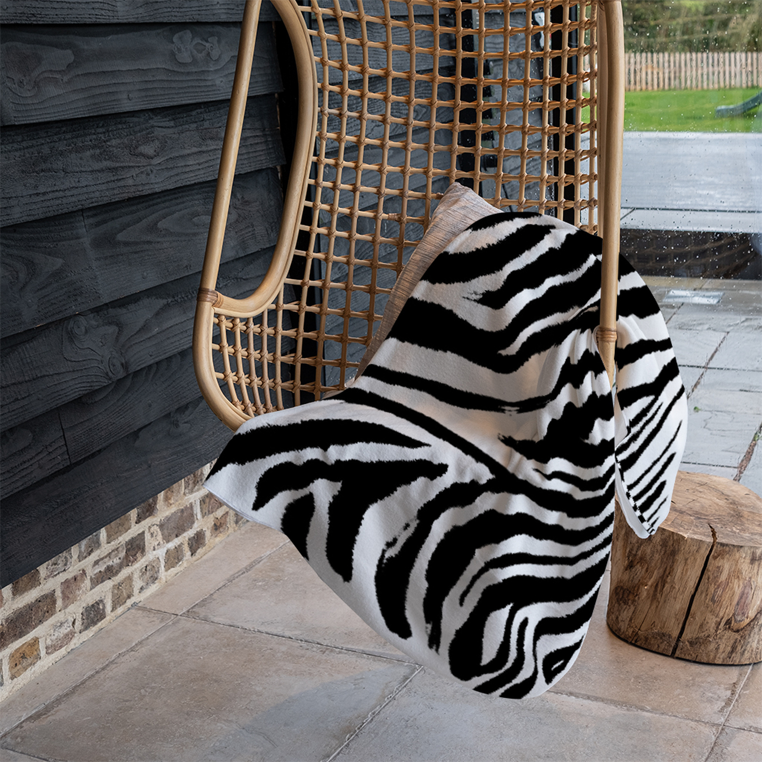 Zebra Stripes Print Blanket - Black