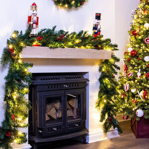 The Pre-lit  Majestic Dew Pine Wreath