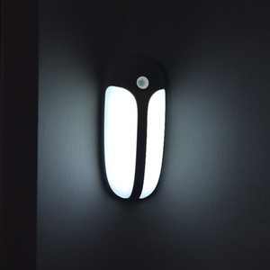 Portable Motion Sensor Light with 3 Magnetic Wall Pads