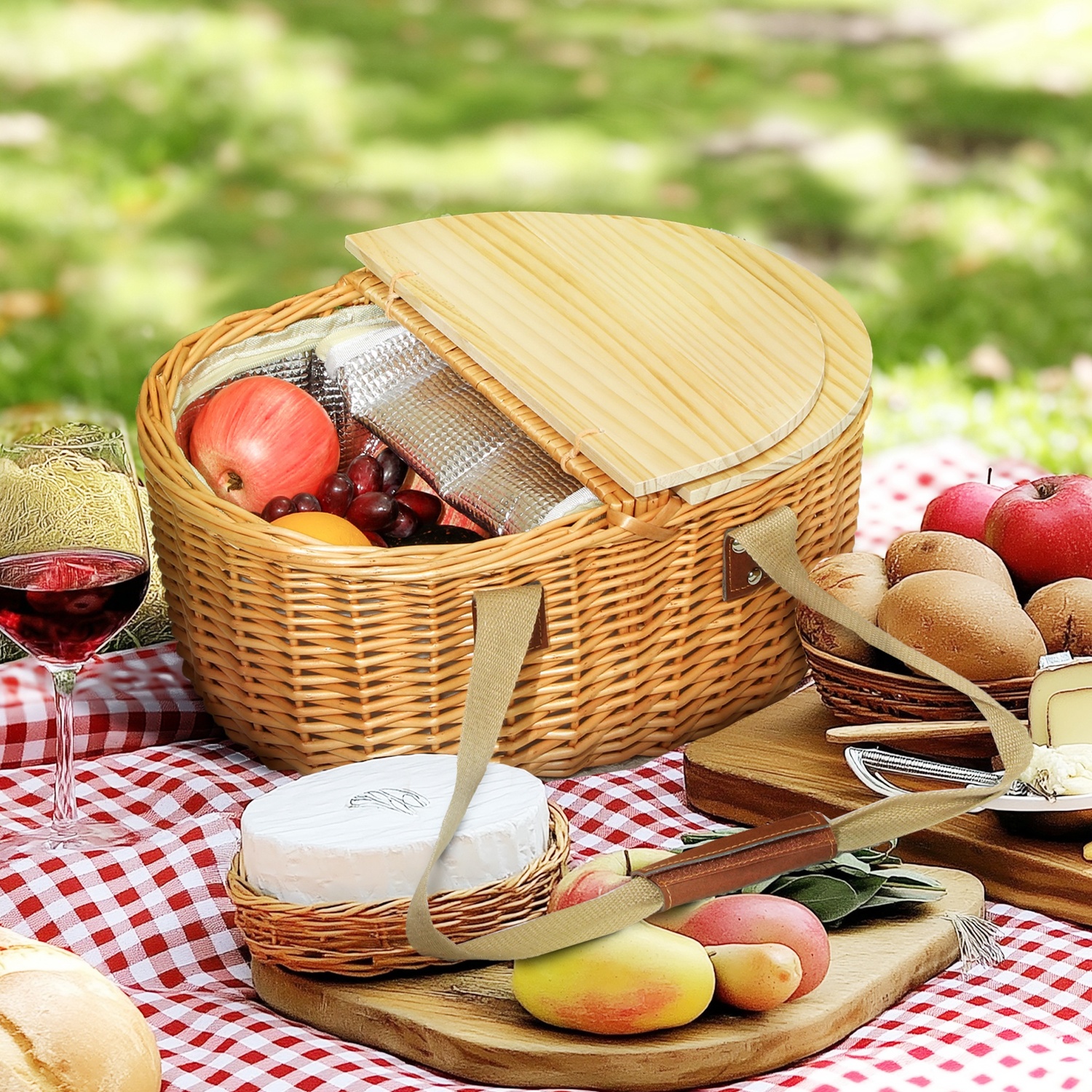 Outsunny Wicker Picnic Basket for 2 with Pine Wood Lid