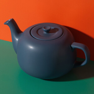 La Cafetire Classic 6 Cup Ceramic Teapot, 1.5L Navy Teapot, Non-Drip Spout