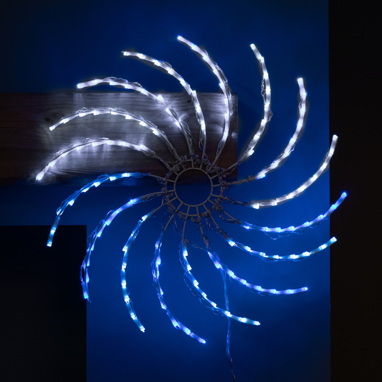 B&Q -  50Cm Light Up Christmas Spinner Decoration With 128 Blue And White Leds - Image 4