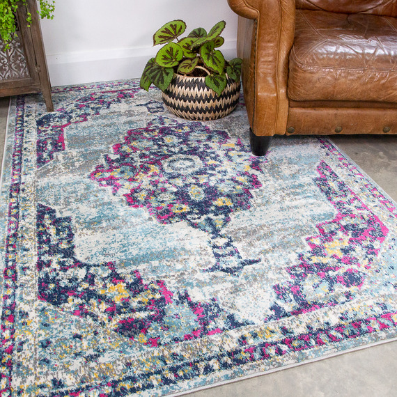 Traditional Medallion Living Room Rug