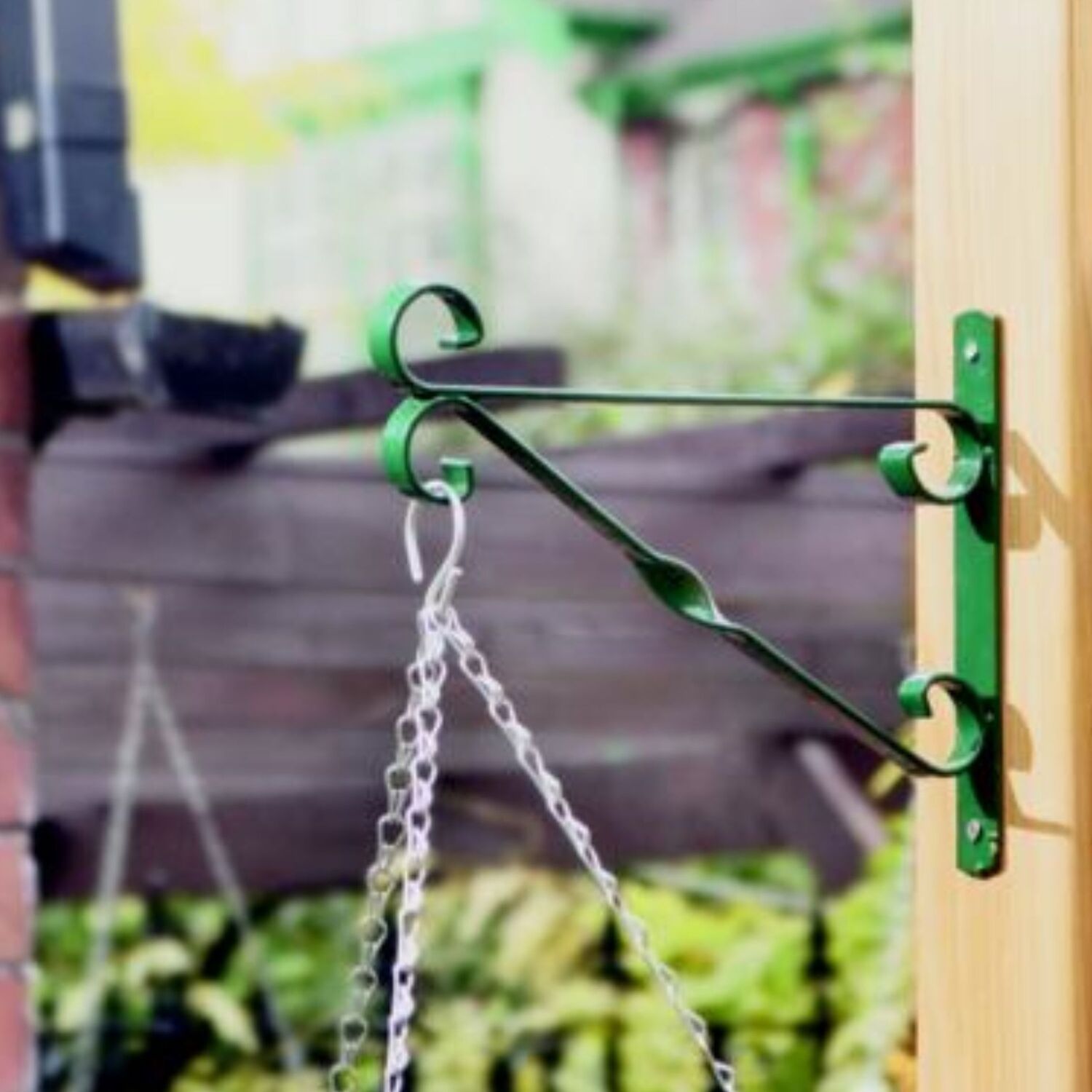Shop4allsorts 12 Inch Green Basket Bracket - Green