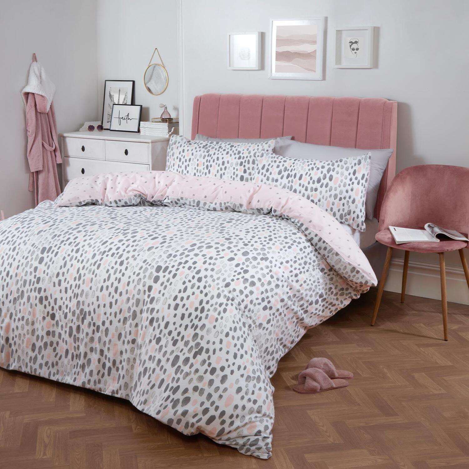 Dalmahoy Crest Black Bedding Set